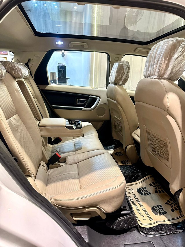 Second-hand 2018 Land Rover Discovery HSE 3.0 TD6 for sale in New Delhi-4