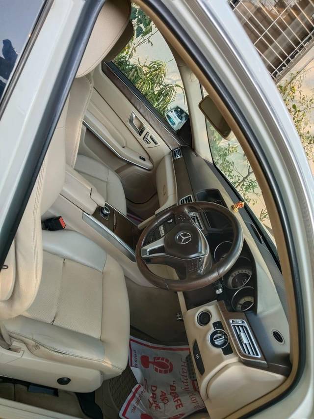 https://images10.gaadi.com/usedcar_image/AP3A.240905.015.A2/original/7593cce6-b76f-4ea5-b58f-0d58e569cfcc.jpg?imwidth=6402