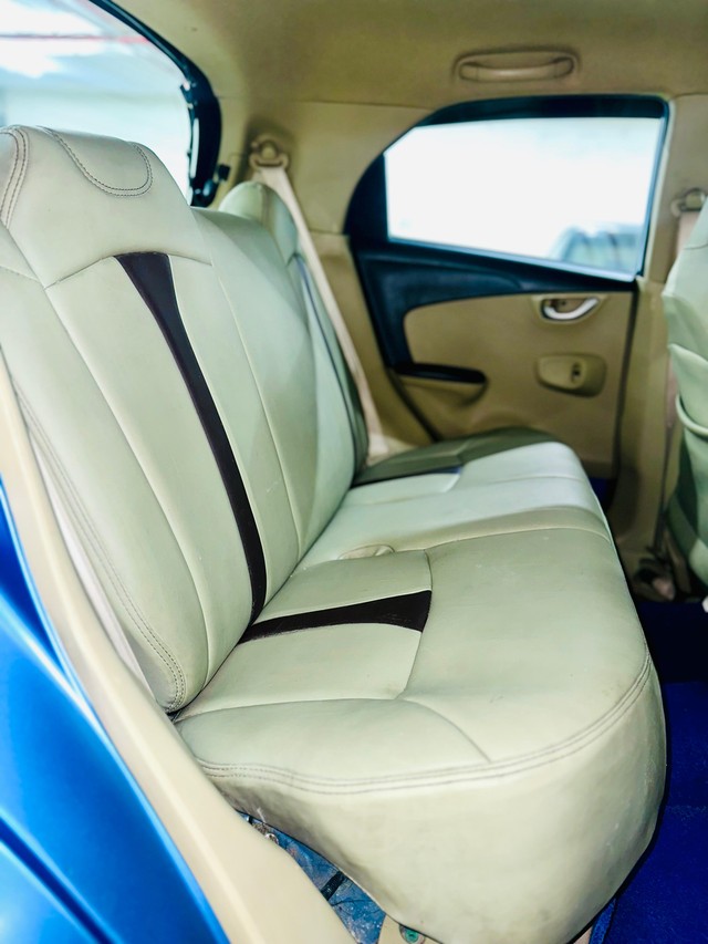 Second-hand 2015 Honda Brio VX AT for sale in Mumbai-5