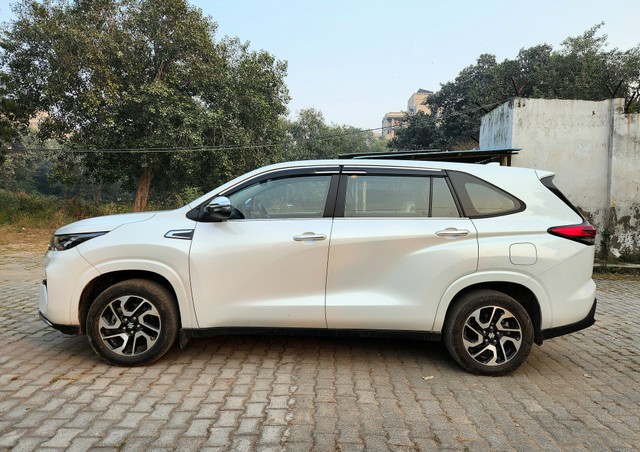 Second-hand 2024 Maruti Invicto Zeta Plus 7Str for sale in New Delhi-3