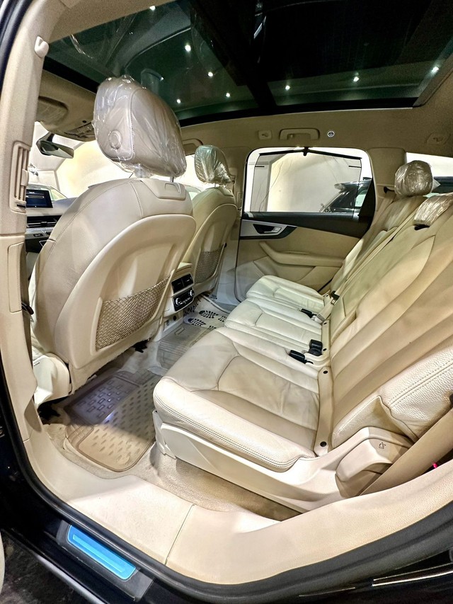 Second-hand 2019 Audi Q7 45 TFSI Premium Plus for sale in New Delhi-15