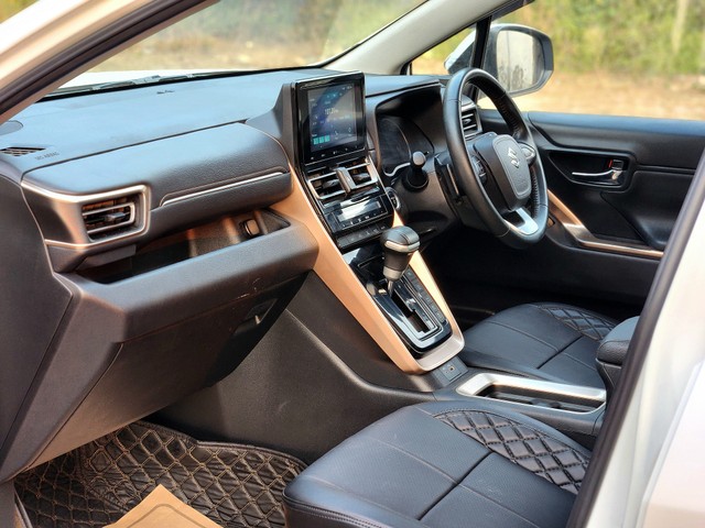 Second-hand 2024 Maruti Invicto Zeta Plus 7Str for sale in New Delhi-17