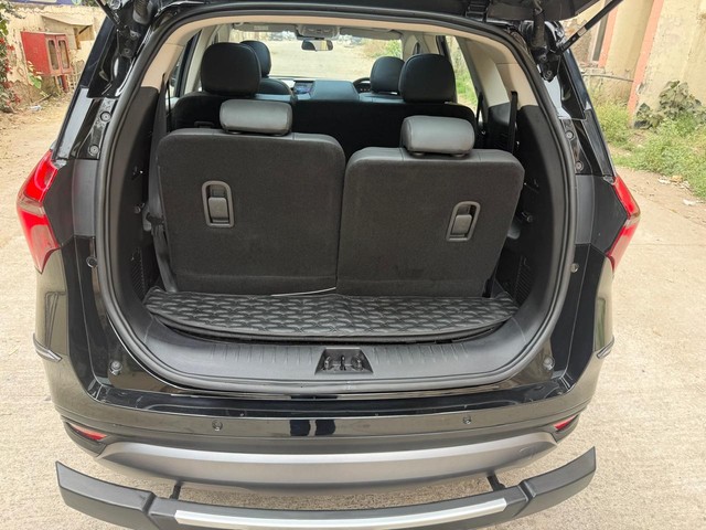 Second-hand 2025 Mahindra XUV700 AX7L Ebony Edition 7Str AT for sale in New Delhi-16