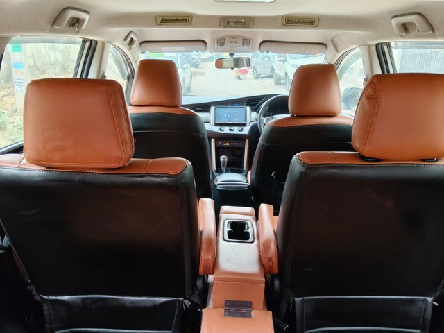 Second-hand 2017 Toyota Innova Crysta 2.8 GX AT BSIV for sale in Gurgaon-9