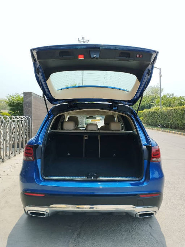 Second-hand 2022 Mercedes-Benz GLC 200 for sale in New Delhi-6