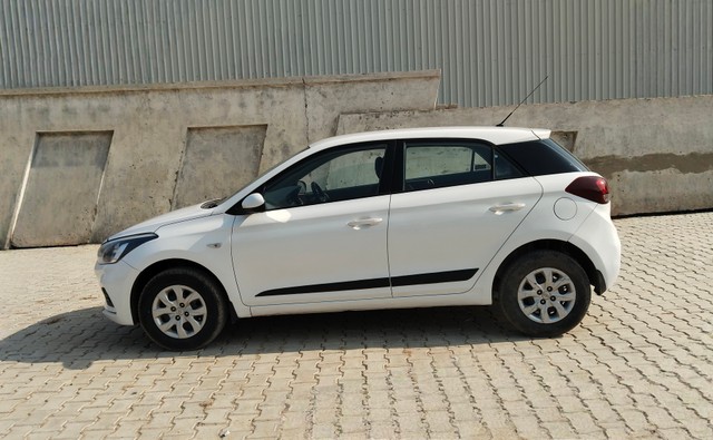 Second-hand 2018 Hyundai i20 1.2 Magna Executive for sale in Faridabad-3