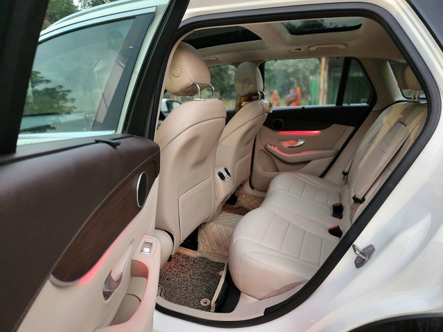 Second-hand 2020 Mercedes-Benz GLC 200 for sale in New Delhi-20