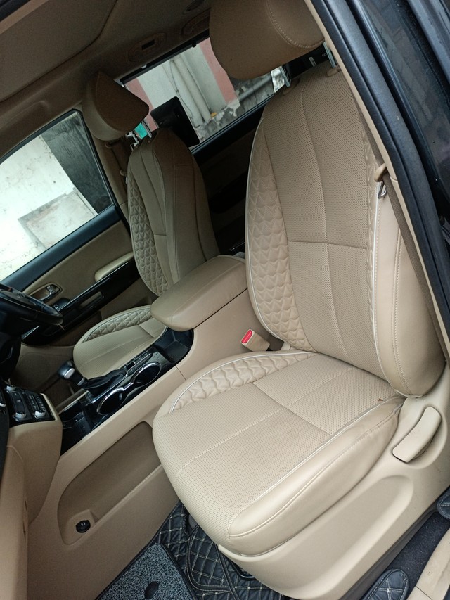 Second-hand 2023 Kia Carnival Limousine Plus for sale in New Delhi-9