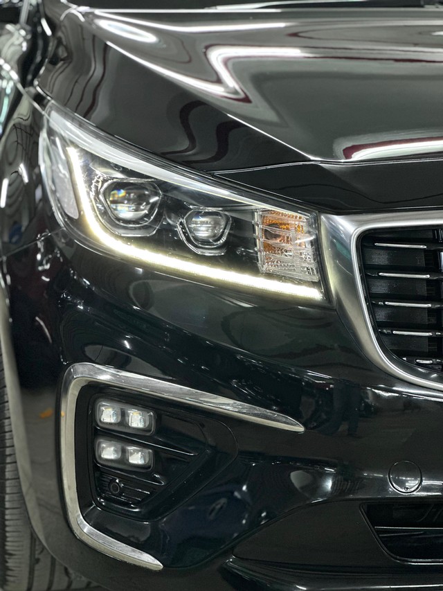 Second-hand 2020 Kia Carnival Limousine for sale in Mumbai-4