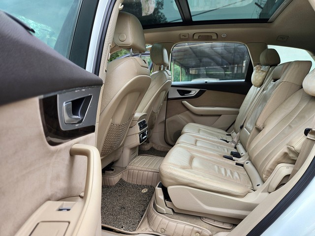 Second-hand 2017 Audi Q7 45 TDI Quattro Premium Plus for sale in New Delhi-14