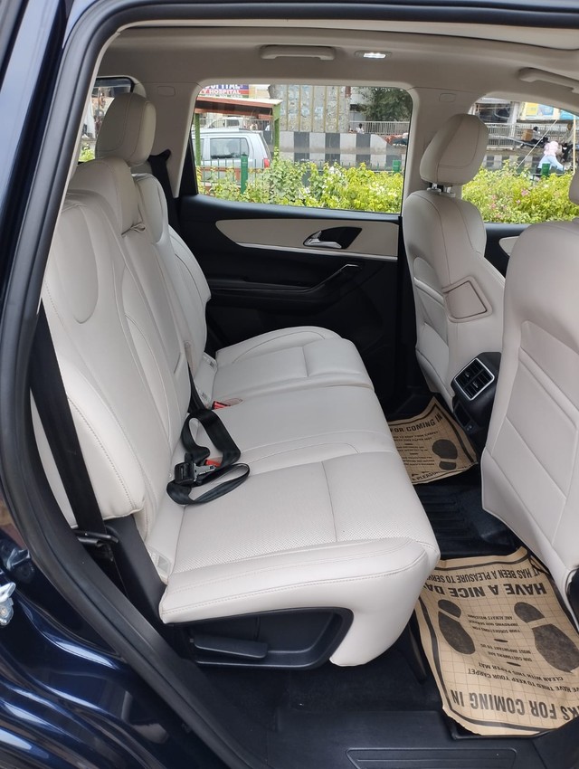 Second-hand 2024 Mahindra XUV700 AX7 7Str AT for sale in New Delhi-12