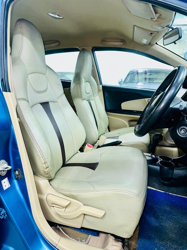 Second-hand 2015 Honda Brio VX AT for sale in Mumbai-4