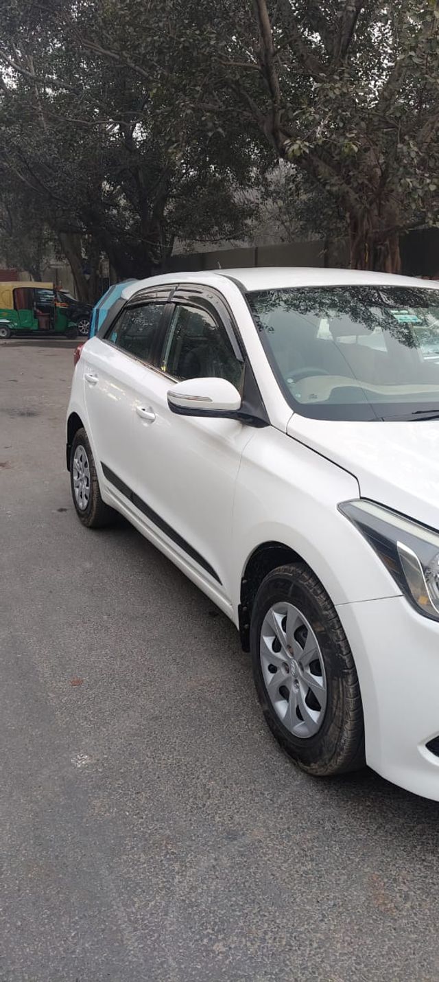 Hyundai i20 Sportz 1.2 Second-hand 2015 Hyundai i20 Sportz 1.2 for sale in New Delhi