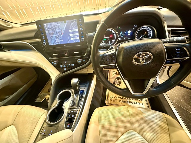 Second-hand 2021 Toyota Camry Hybrid 2.5 for sale in New Delhi-10