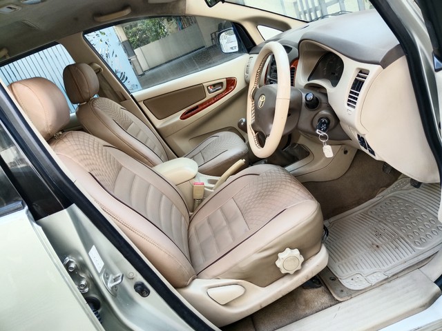 Second-hand 2007 Toyota Innova 2.5 V Diesel 8-seater for sale in Hyderabad-13