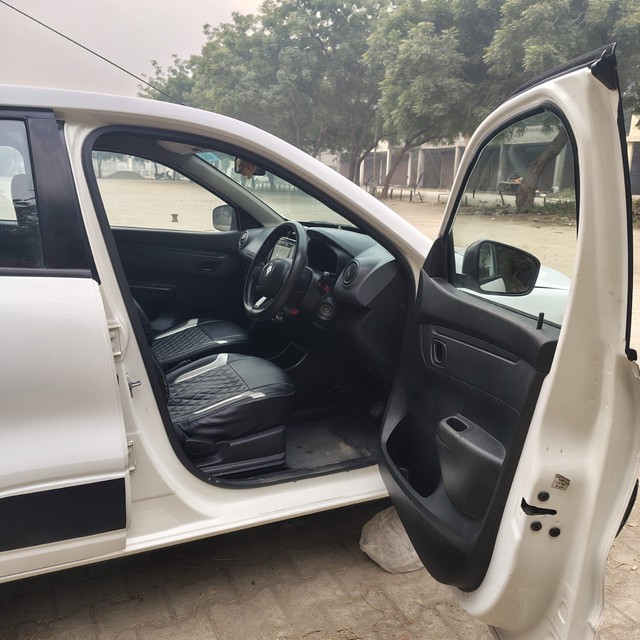 Second-hand 2017 Renault KWID 1.0 AMT RXT for sale in Ludhiana-4