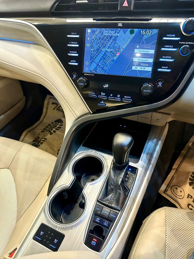 Second-hand 2021 Toyota Camry Hybrid 2.5 for sale in New Delhi-14