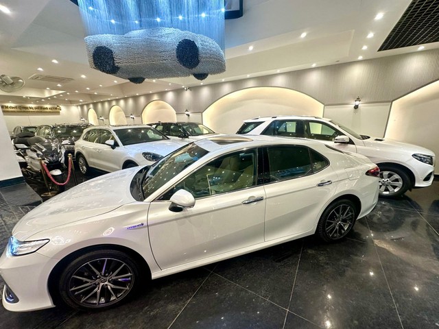 Second-hand 2021 Toyota Camry Hybrid 2.5 for sale in New Delhi-13