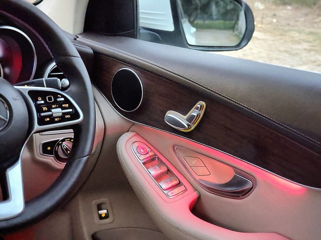 Second-hand 2020 Mercedes-Benz GLC 200 for sale in New Delhi-25