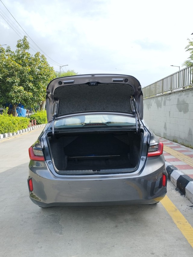 Second-hand 2021 Honda City ZX CVT for sale in New Delhi-19