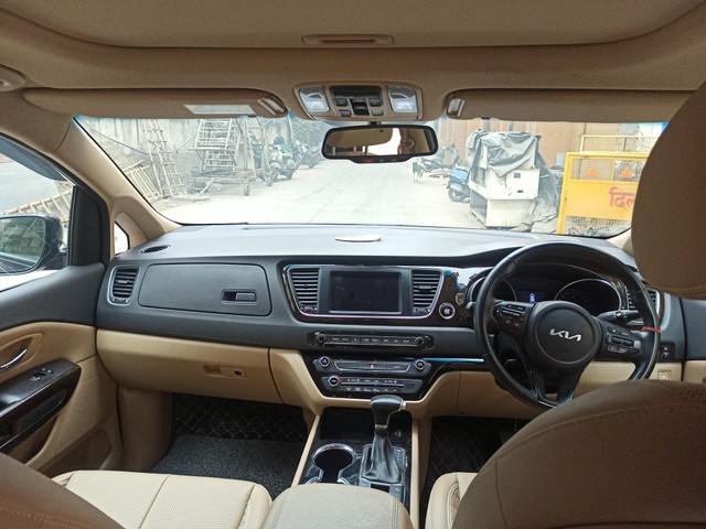 Second-hand 2023 Kia Carnival Limousine Plus for sale in New Delhi-13