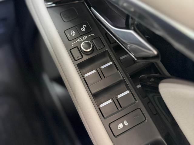 Second-hand 2023 Land Rover Range Rover Evoque 2.0 R-Dynamic SE for sale in Hyderabad-3