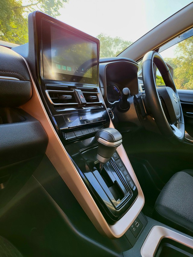 Second-hand 2024 Maruti Invicto Zeta Plus 7Str for sale in New Delhi-19