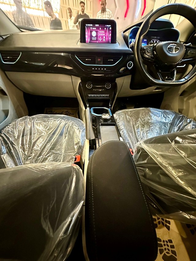 Second-hand 2022 Tata Nexon EV XZ Plus for sale in New Delhi-8