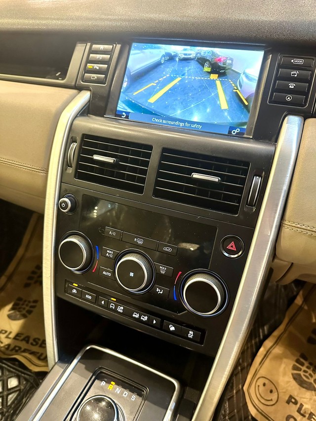 Second-hand 2017 Land Rover Discovery Sport Si4 HSE for sale in New Delhi-10