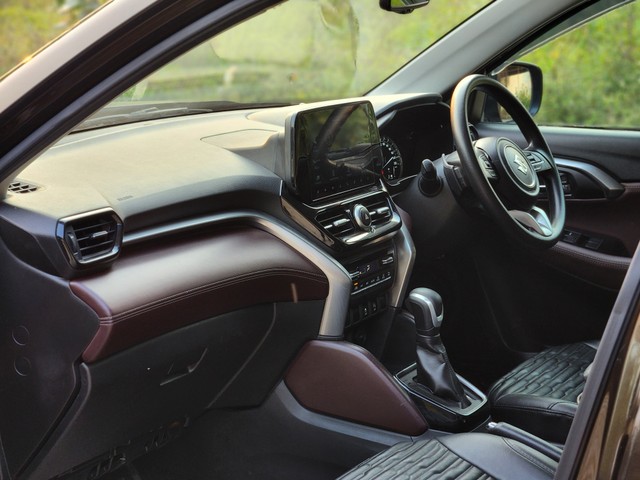 Second-hand 2022 Maruti Grand Vitara Zeta AT BSVI for sale in New Delhi-28