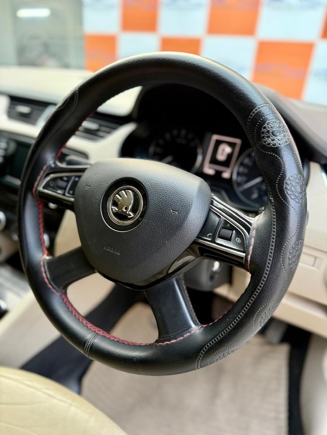 Skoda Octavia Elegance 2.0 TDI AT Second-hand 2014 Skoda Octavia Elegance 2.0 TDI AT for sale in Chennai-5