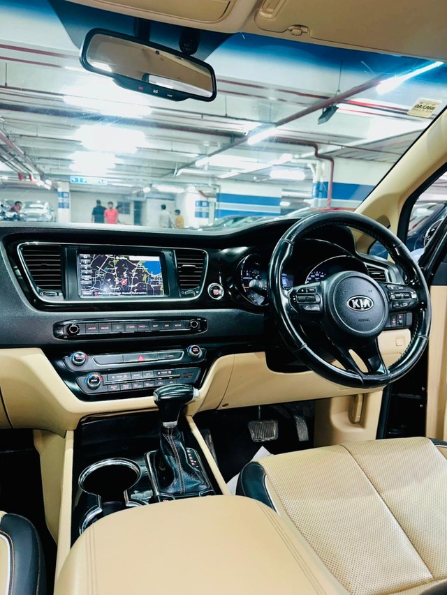 Second-hand 2020 Kia Carnival Limousine for sale in Mumbai-11