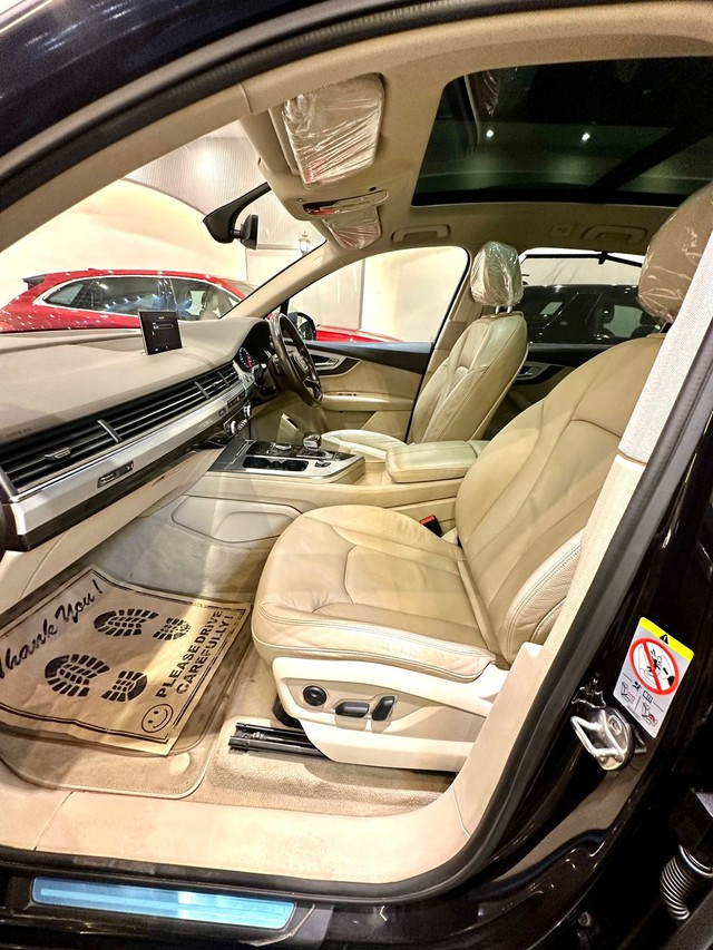 Second-hand 2019 Audi Q7 45 TFSI Premium Plus for sale in New Delhi-5