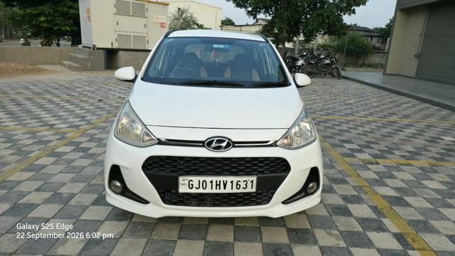 Hyundai Grand i10 स्पोर्टज़ Second-hand 2017 Hyundai Grand i10 स्पोर्टज़ for sale in Ahmedabad