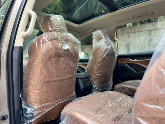 Second-hand 2023 MG Gloster Savvy 4x4 6Str for sale in New Delhi-12