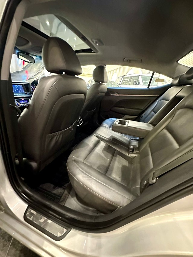 Second-hand 2018 Hyundai Elantra 2.0 SX Option AT for sale in New Delhi-9