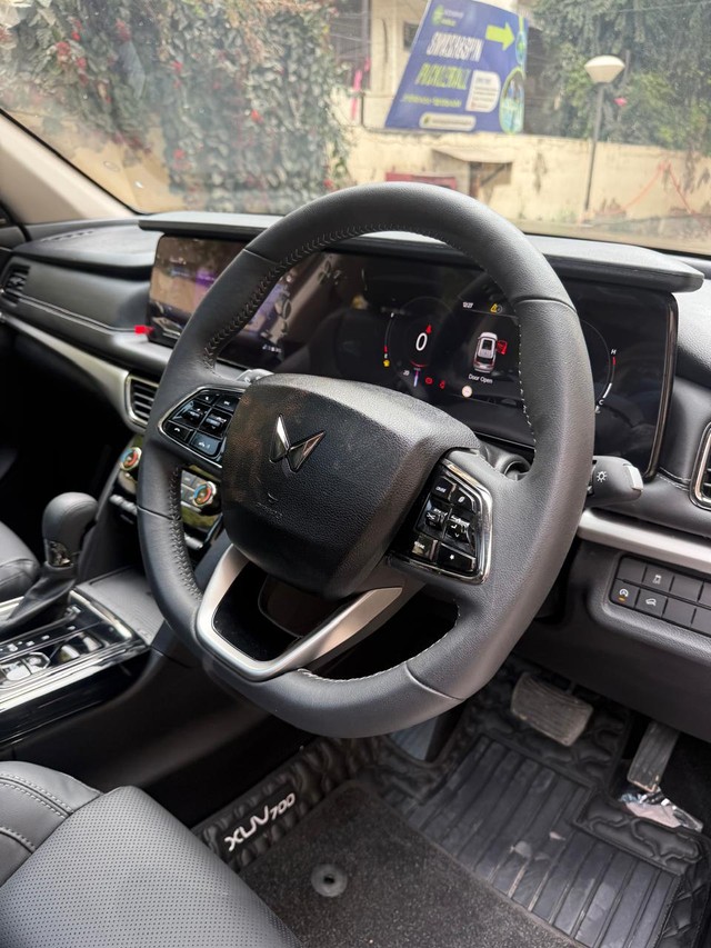 Second-hand 2025 Mahindra XUV700 AX7L Ebony Edition 7Str AT for sale in New Delhi-13