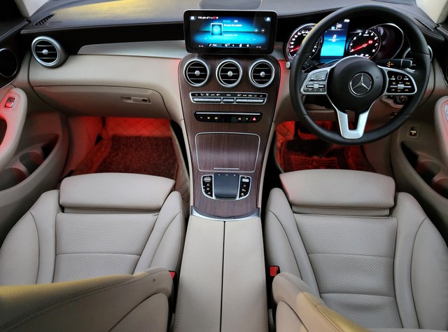 Second-hand 2020 Mercedes-Benz GLC 200 for sale in New Delhi-24