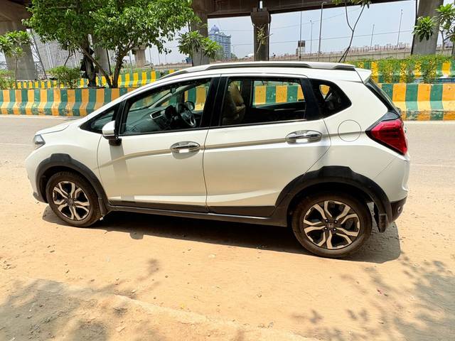 https://images10.gaadi.com/usedcar_image/AP3A.240905.015.A2/original/9552a12b-fb52-49b8-a51d-04616e452616.jpg?imwidth=6401