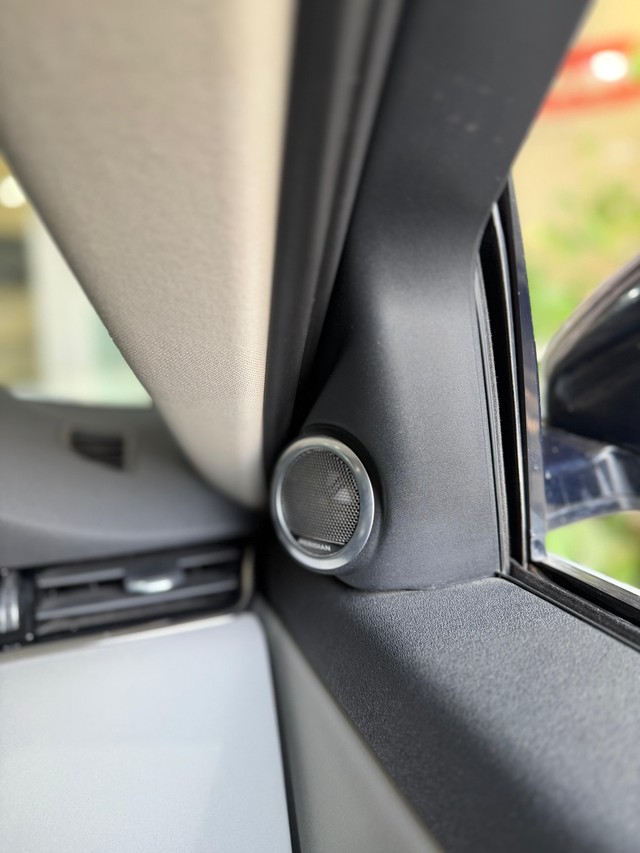 Second-hand 2023 Land Rover Range Rover Evoque 2.0 R-Dynamic SE for sale in Hyderabad-10