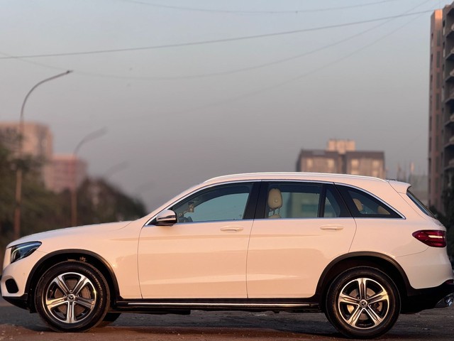 Mercedes-Benz GLC 220d 4MATIC Style Second-hand 2017 Mercedes-Benz GLC 220d 4MATIC Style for sale in Surat-4