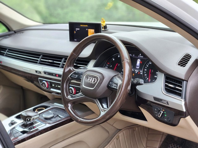 Second-hand 2017 Audi Q7 45 TDI Quattro Premium Plus for sale in New Delhi-21