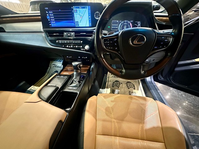 Second-hand 2022 Lexus ES 300h Exquisite for sale in New Delhi-15