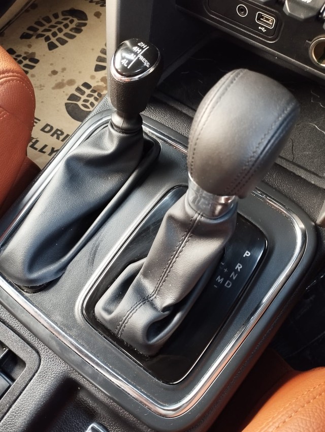 Second-hand 2023 Mahindra Thar LX 4WD Hard Top Diesel AT BSVI for sale in New Delhi-18