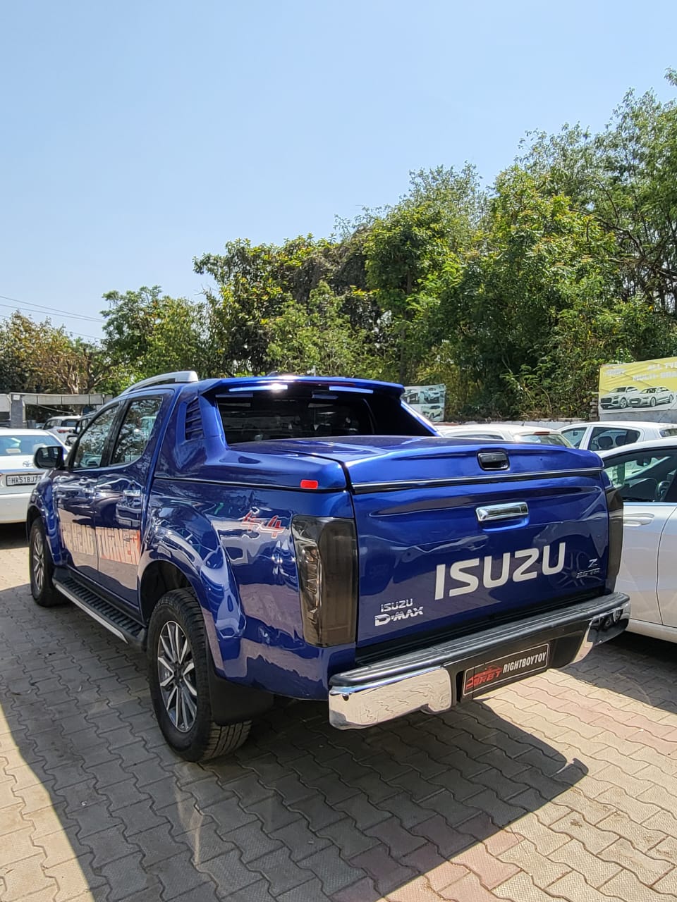 Buy Used Isuzu D-Max V-Cross Z Prestige of 2020 model @ 3,00,000 INR in ...