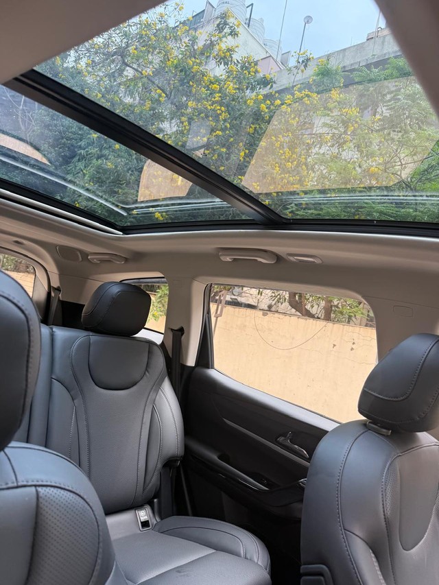 Second-hand 2025 Mahindra XUV700 AX7L Ebony Edition 7Str AT for sale in New Delhi-11