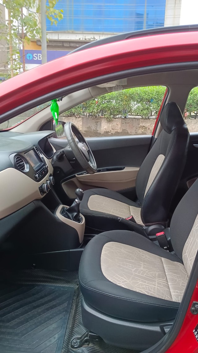 Second-hand 2017 Hyundai i10 Sportz 1.1L for sale in Ulhasnagar-7