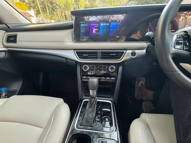 Second-hand 2023 Mahindra XUV700 AX7L 7Str Diesel for sale in Bangalore-12