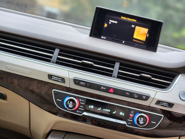 Second-hand 2017 Audi Q7 45 TDI Quattro Premium Plus for sale in New Delhi-22