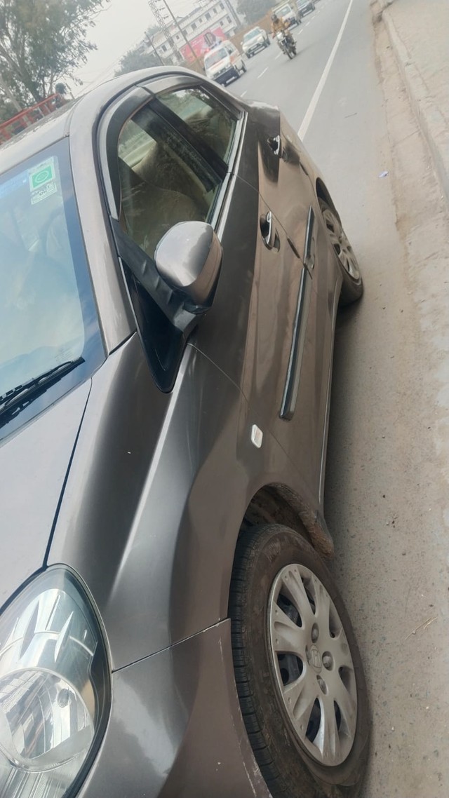 Second-hand 2014 Honda Amaze S i-Vtech for sale in Agra-3